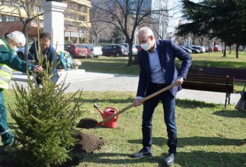 Градоначелник Радојичић са амбасадором Казахстана посадио 50 нових стабала