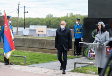 Градоначелник положио венац на Споменик пилотима браниоцима Београда