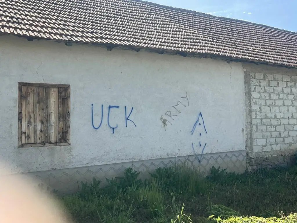 У_Витини_исписани_графити_који_величају_терористичку_УЧК