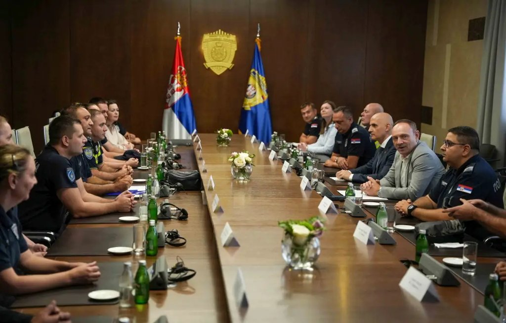 Омогућити_већу_улогу_припадника_националних_мањина_у_полицији