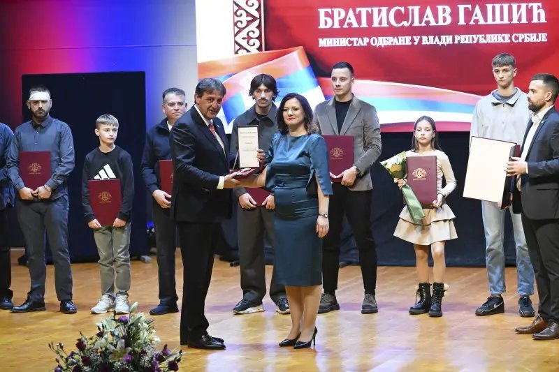Гашићу_додељено_признање_за_допринос_обнови_касарне_у_Ћуприји