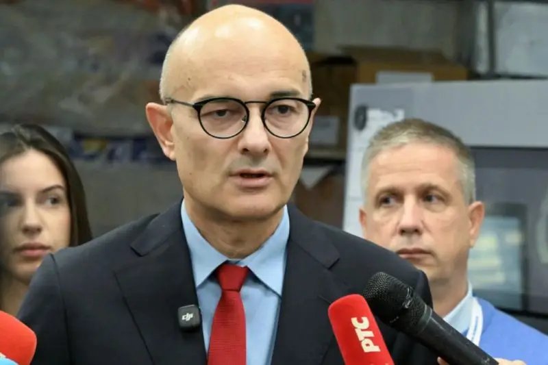 Гласање_у_Србији_започело_на_време_и_без_проблема
