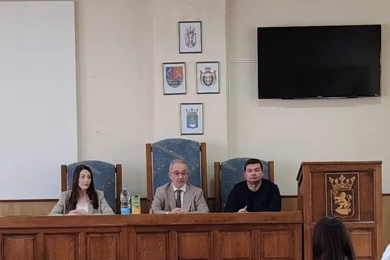 Настављене_консултације_са_локалним_самоуправама_о_медијским_конкурсима