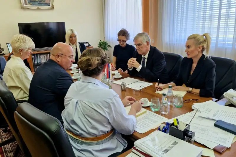 Сарадња_са_ОЕБС-ом_на_унапређењу_права_националних_мањина